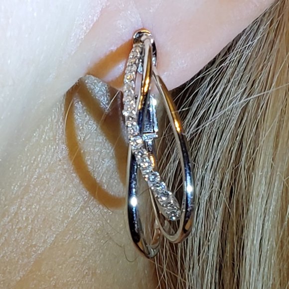 14K WHITE GOLD DIAMOND EARRINGS. - Picture 4 of 9